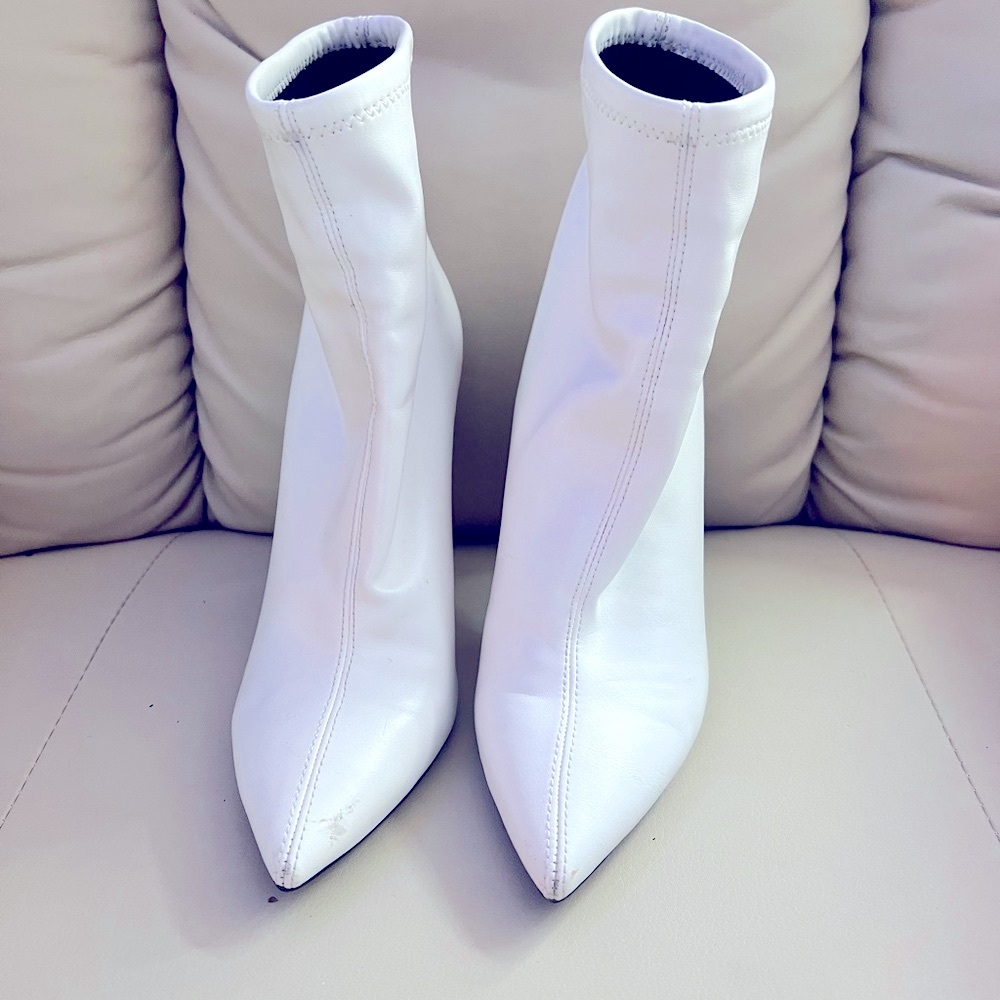 🎁JESSICA SIMPSON Pull on style;:) brand new in beautiful white. Never worn🌹